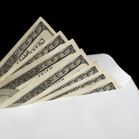 Enveloppe pleine de billets en dollars Enveloppe pleine de billets en dollars